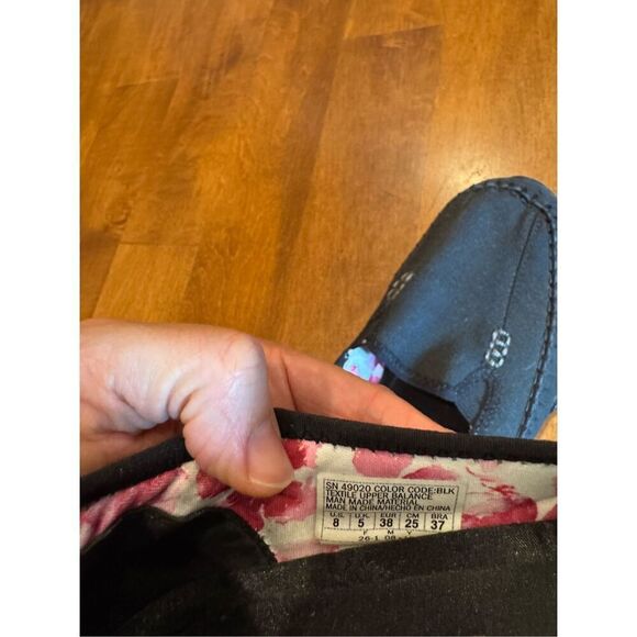 Woman’s Skechers relaxed fit memory foam slip on shoes size 8 - Picture 4 of 6